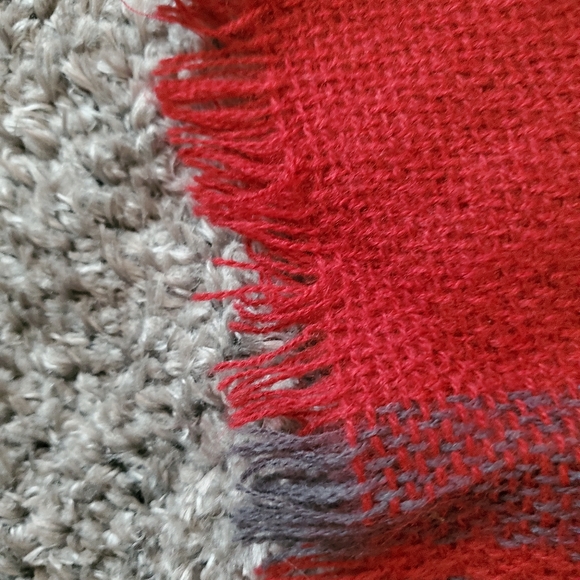 Red plaid poncho - Picture 3 of 3